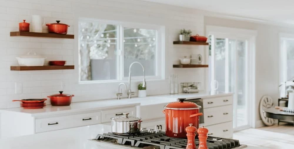 cleaning countertop